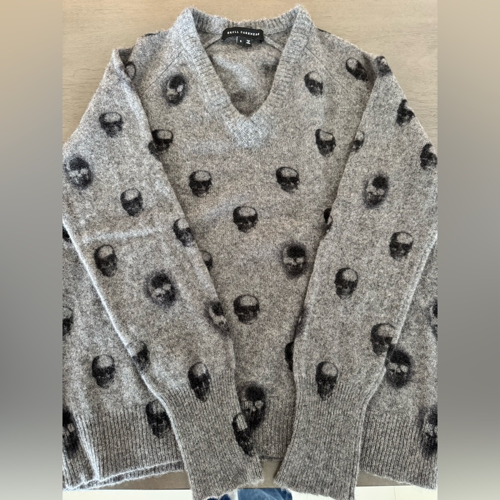 Skull Cashmere Riley Skull V-Neck Cashmere Sweater in Grey S Excellent Condition - Picture 8 of 11